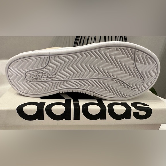 NWT - Women’s Adidas Grand Court Alpha - Picture 4 of 4